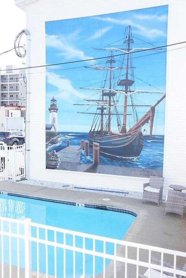 Ships Hotel