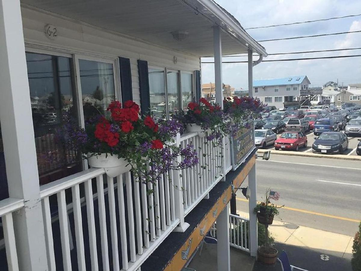 Ships Hotel