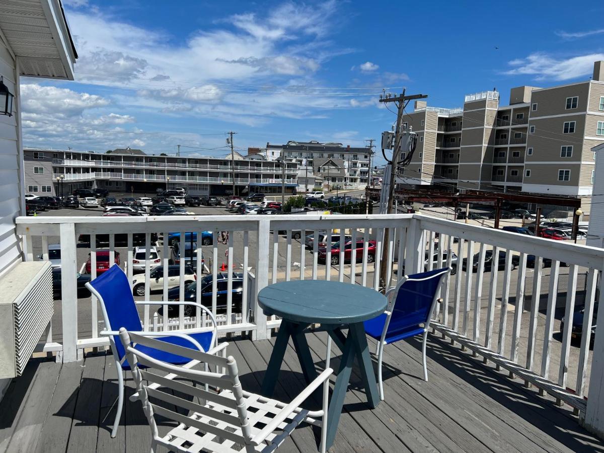 Ships Hotel