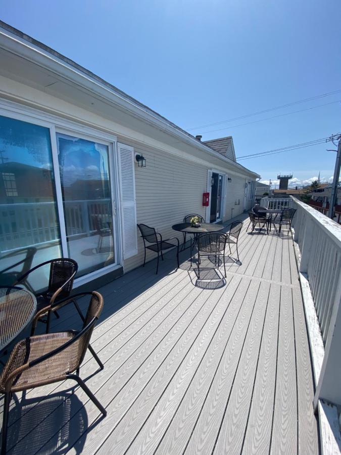 Ships Hotel