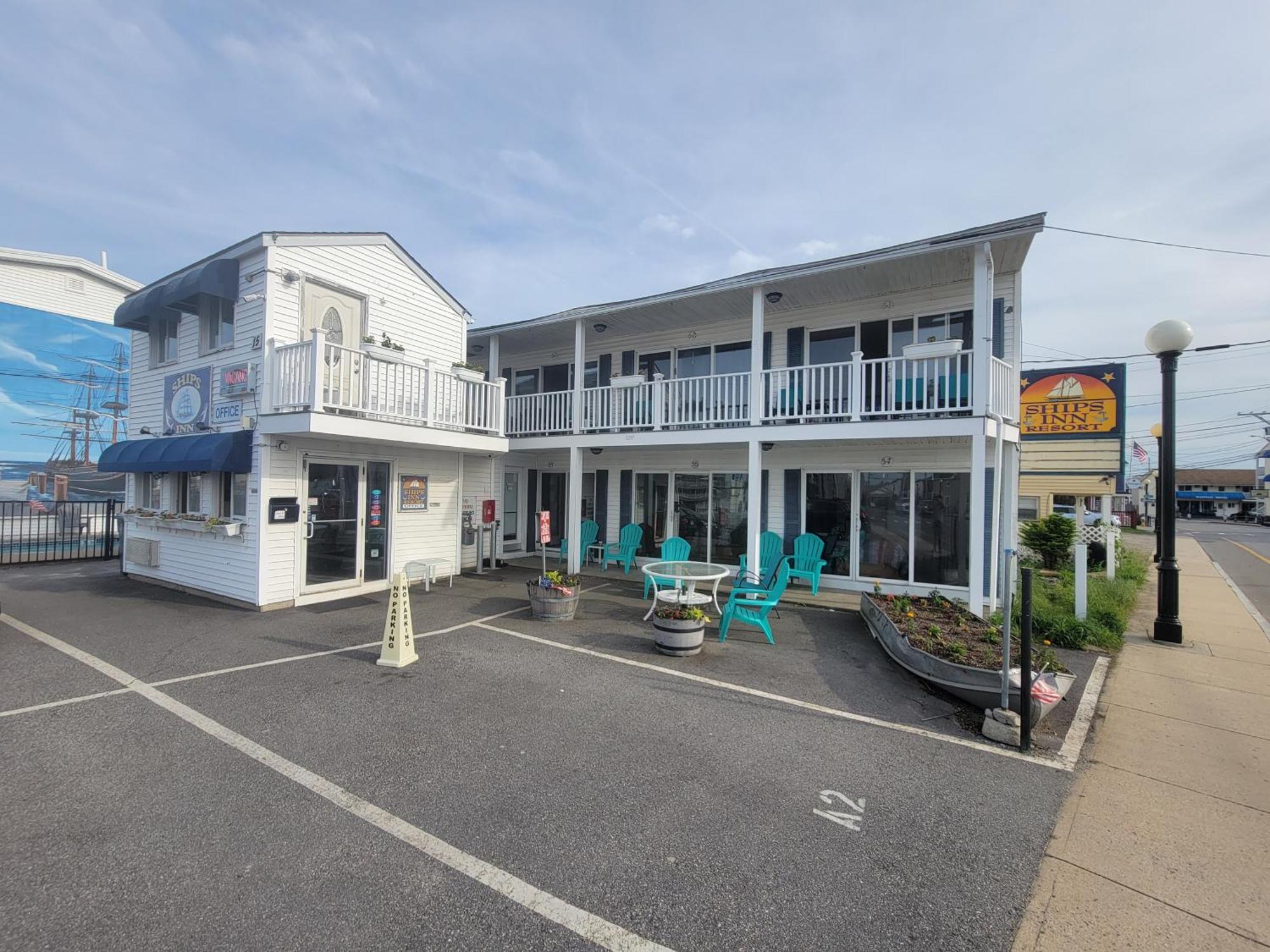 Ships Hotel Hampton