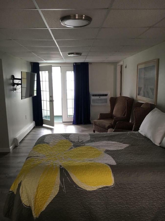 Ships Hotel
